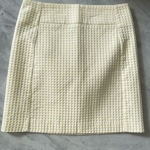 Loft  Mini skirt  Polkadots embroidered in yellow on cream background Lined Sz 4